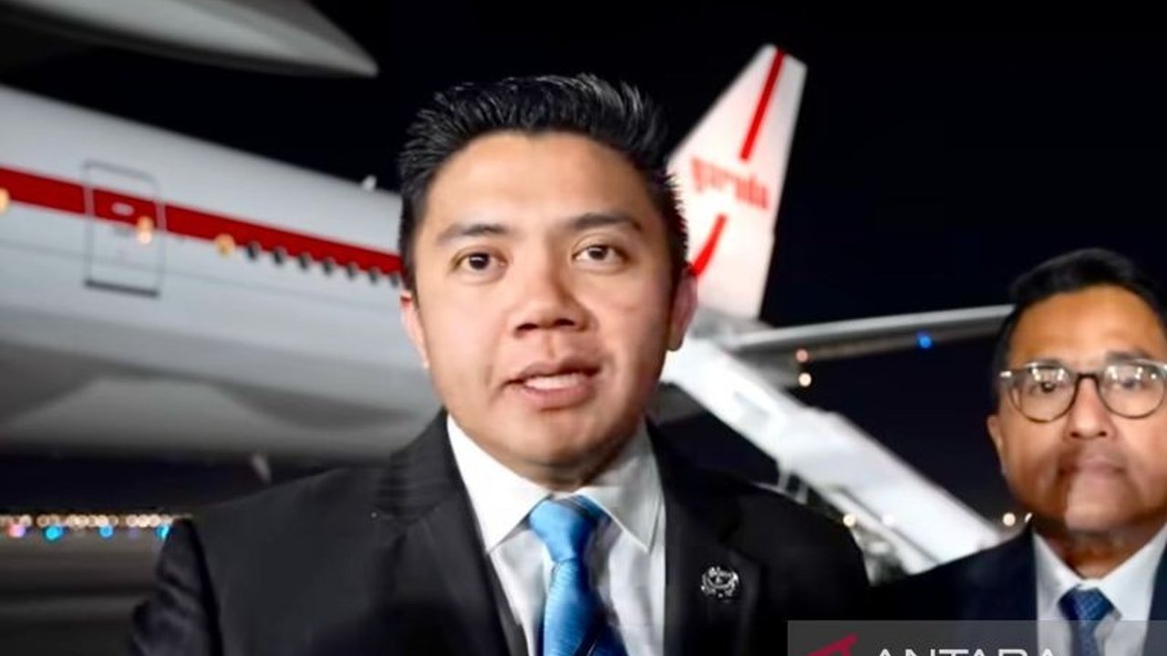 Seskab Teddy Indra Wijaya tegaskan Peran Indonesia di KTT Gaza, bukan hanya penonton. Kehadiran Presiden Prabowo Subianto buktikan komitmen RI wujudkan perdamaian.