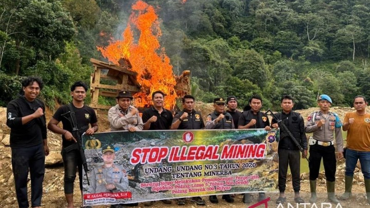 Satgas Polres Solok Selatan menertibkan lokasi penambangan emas tanpa izin (PETI) di Pamong Kecil, menemukan peralatan dan memusnahkannya. Apa dampak serius PETI?