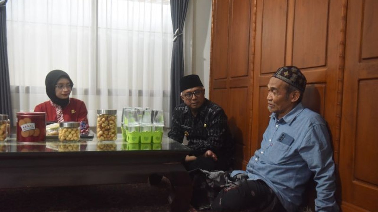 Wali Kota Kediri Vinanda Prameswati mengapresiasi eratnya Kolaborasi Pemkot Kediri Pesantren Lirboyo dalam berbagai aspek, dari ekonomi syariah hingga pendidikan, demi mewujudkan Kota Kediri yang 'MAPAN'.