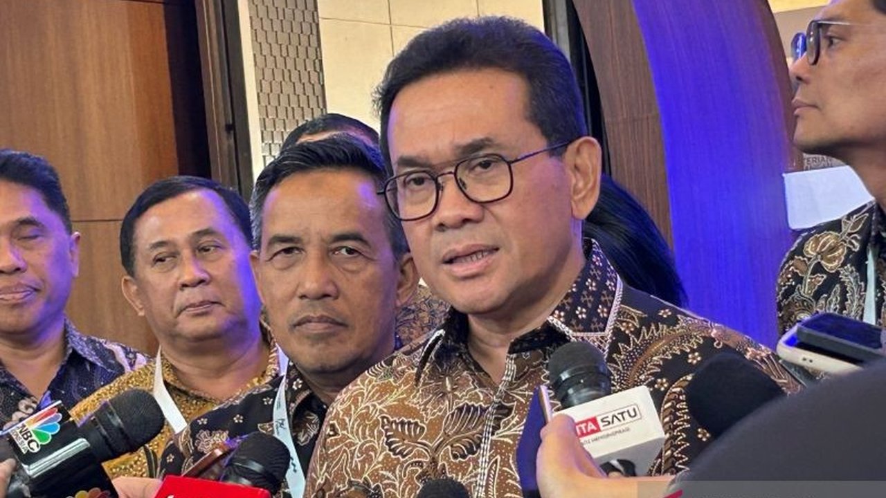 Menteri Perdagangan Budi Santoso menyatakan Ekspor Indonesia ke Amerika Serikat dan China tetap menunjukkan tren positif di tengah perang dagang. Penasaran bagaimana Indonesia bisa menjaga performa ini?