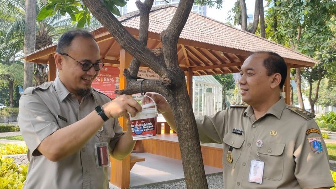 Program Wolbachia di Srengseng, Jakarta Barat, berhasil membuat 60% nyamuk lokal mengandung Wolbachia, secara signifikan menekan risiko DBD. Simak dampaknya!