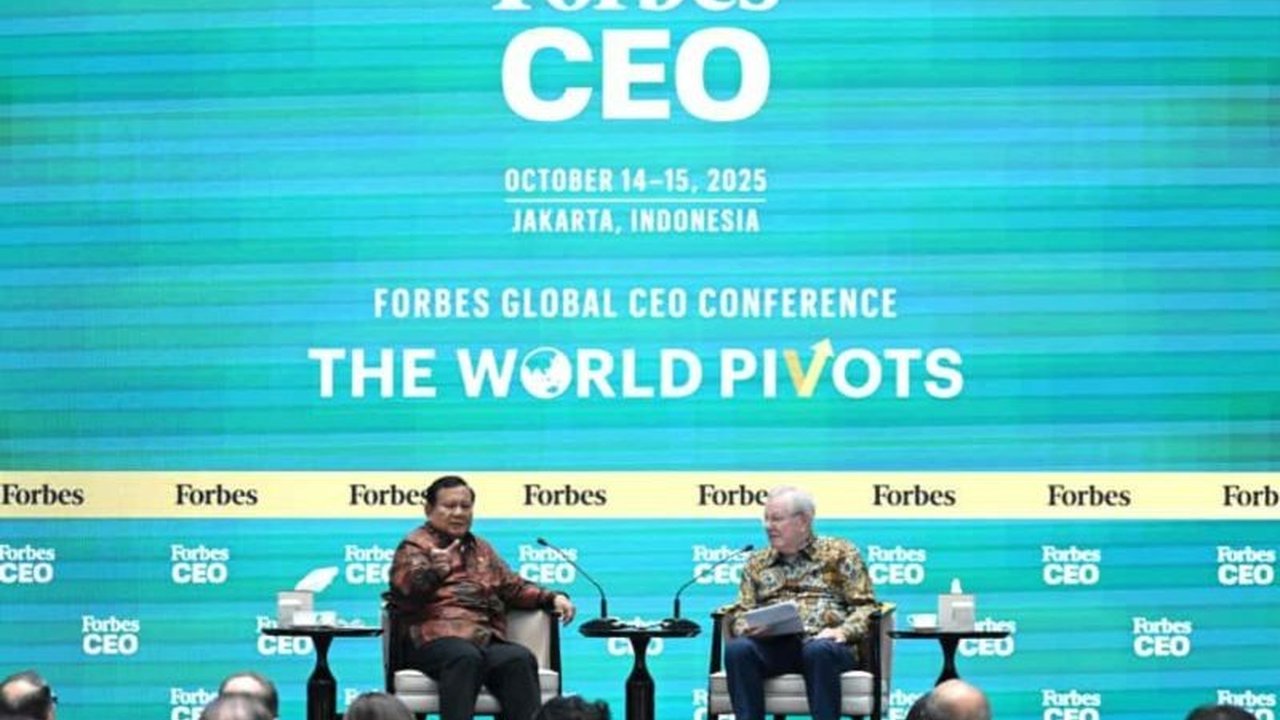 Presiden Prabowo Subianto berbagi cerita unik tentang latar belakang pendidikannya yang berpindah-pindah negara dan kenangan akan sang ayah, Soemitro Djojohadikusumo, dalam dialog bersama Steve Forbes.