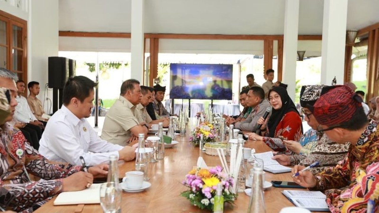 Deputi BGN Letjen TNI (Purn) Dadang Hendra Yudha memantau langsung 38 SPPG di Banyuwangi, memastikan Program Makan Bergizi Gratis berjalan optimal. Temukan standar ketat yang wajib dipenuhi!