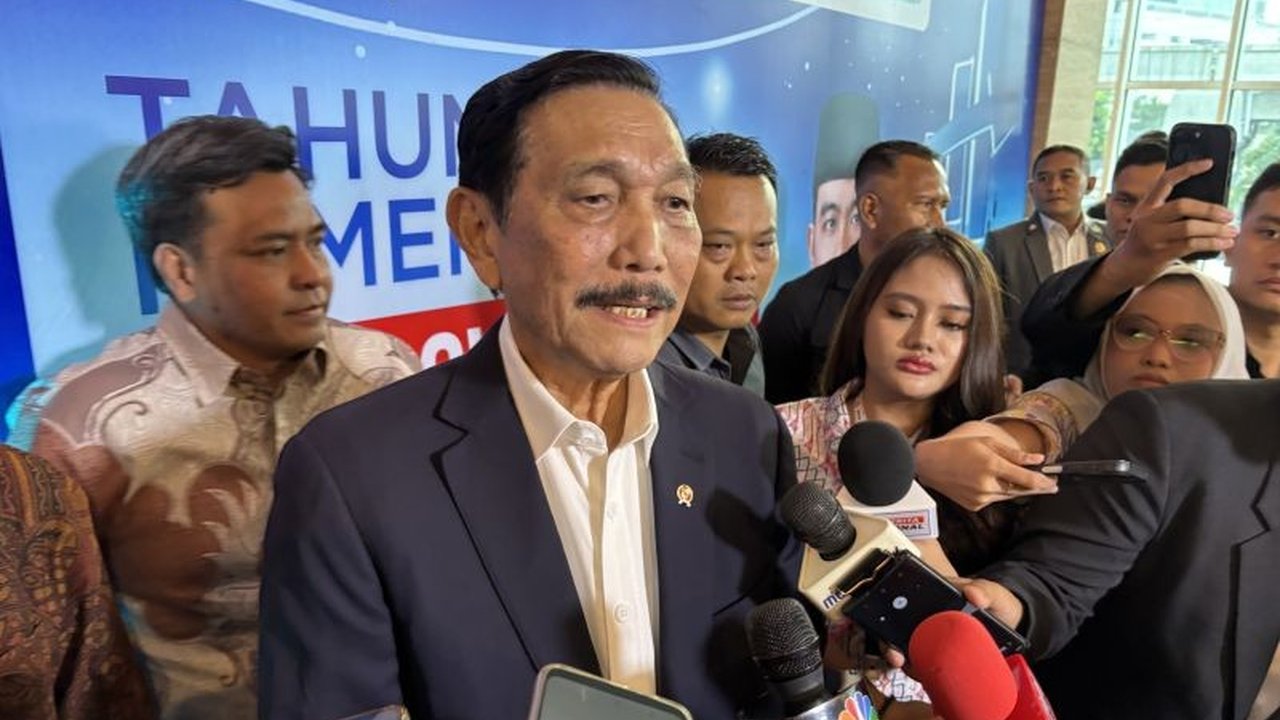 Ketua DEN Luhut Binsar Pandjaitan optimistis injeksi dana pemerintah Rp200 triliun ke Himbara oleh Menkeu Purbaya akan dorong ekonomi. Seberapa efektif Injeksi Dana Himbara ini dalam mencapai target pertumbuhan?