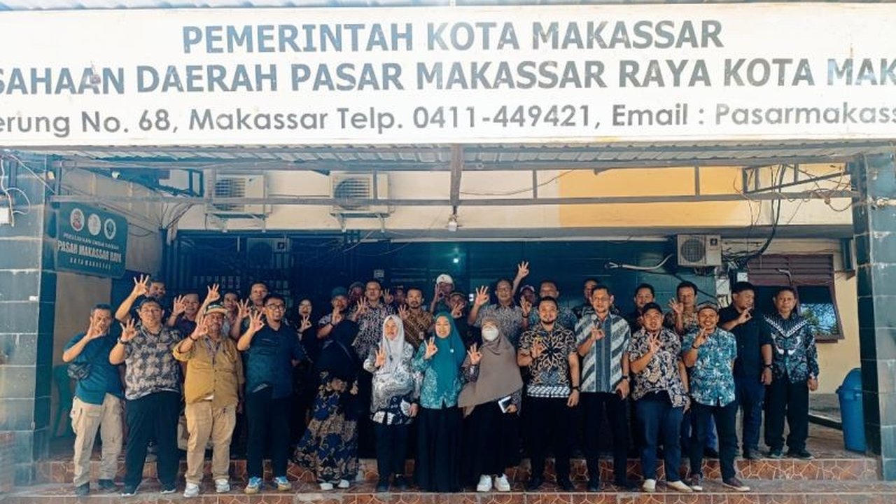 Dinas Lingkungan Hidup (DLH) Makassar bersama Perumda Pasar gencar mendampingi pasar tradisional untuk menerapkan daur ulang sampah pasar Makassar. Upaya ini bertujuan mengurangi volume sampah di TPA dan berpotensi ekonomi. Bagaimana Pasar Sawah menjadi p