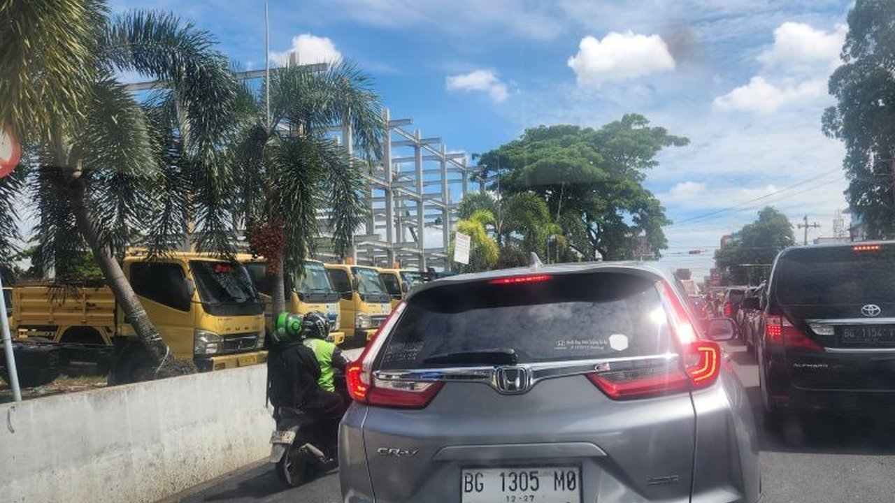 Pemerintah Kota Palembang mengubah Terminal Karya Jaya Palembang menjadi kantong parkir truk berkapasitas 150 unit untuk mengatasi kemacetan dan kecelakaan lalu lintas. Apa dampaknya bagi kota?