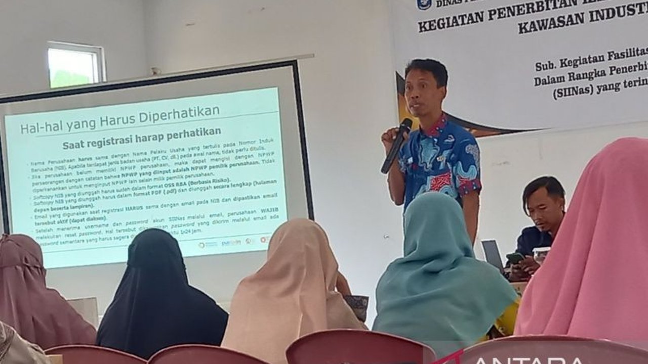 Dari ribuan IKM, hanya segelintir yang patuh. Pemkab Bangka Barat gencar sosialisasi SIINas untuk IKM, demi data akurat dan kebijakan industri yang tepat sasaran. Mengapa ini penting?