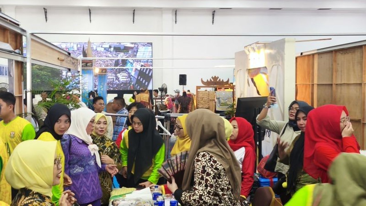 Kejaksaan Negeri dan Pemkot Bandarlampung meluncurkan Gebyar UMKM Mitra Adhyaksa, wujud nyata kolaborasi Kejari Pemkot Bandarlampung UMKM untuk memperkuat ekonomi daerah.