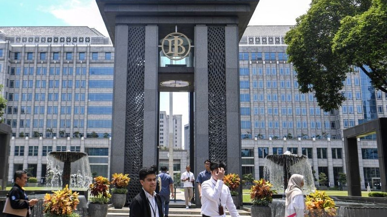 Survei Bank Indonesia menunjukkan Keyakinan Konsumen terhadap ekonomi RI tetap terjaga optimis pada Agustus 2025. Cari tahu faktor-faktor penopangnya!