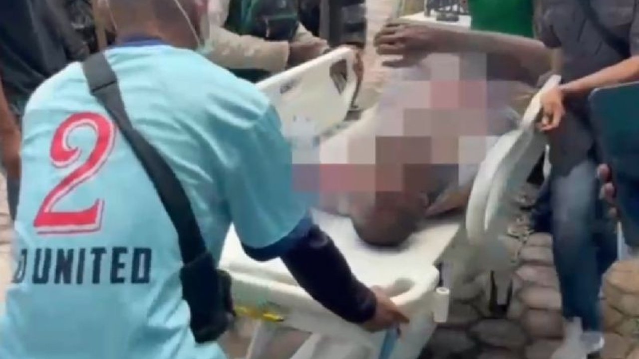 Tim gabungan TNI-Polri gencar memburu kelompok KKB Aibon Kogoya di Nabire usai penyerangan brutal yang menewaskan satu warga sipil dan melukai empat lainnya. Pembaca penasaran strategi pengejaran ini?