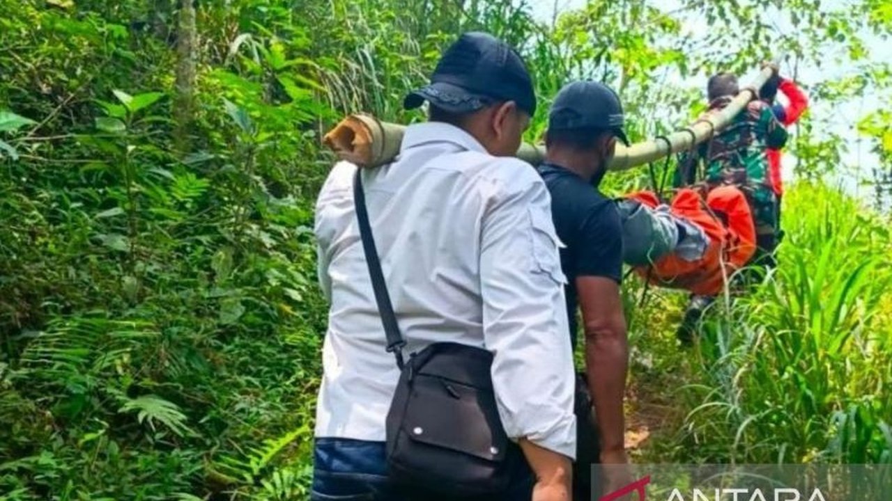 Polisi Cianjur tengah menyelidiki misteri Penemuan Mayat Perempuan di Sungai Citarum, Haurwangi. Tanpa identitas dan tanda kekerasan, kasus ini memicu banyak pertanyaan.