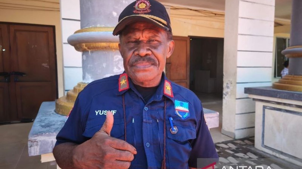 Satpol PP Manokwari gencar melakukan penertiban kios liar di Jalan Drs. Esau Sesa demi mendukung program pelebaran jalan provinsi. Sebanyak 12 kios telah dibongkar, dan 160 lainnya terancam. Simak detailnya!