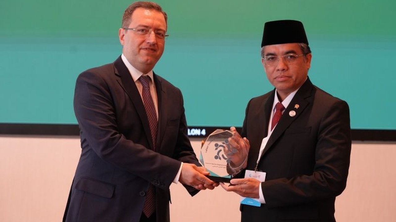 Pemerintah Indonesia tegaskan komitmen memperkuat Kerja Sama Ketenagakerjaan OKI, siap berkolaborasi dalam pengembangan SDM global. Simak detail peran strategis Indonesia!