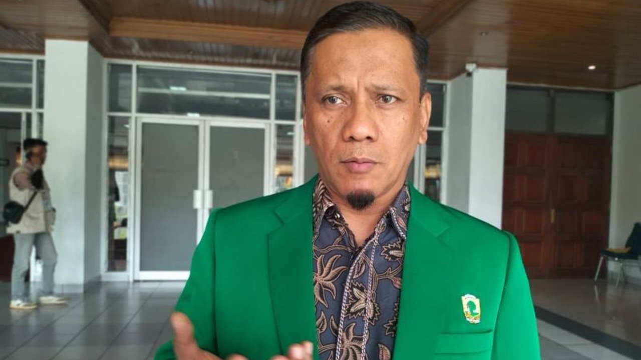 Pakar politik Unand menyoroti **konsistensi Presiden Prabowo** dalam menunaikan janji kampanye, termasuk program makan bergizi gratis, meski ada tantangan. Apa rahasia di baliknya?