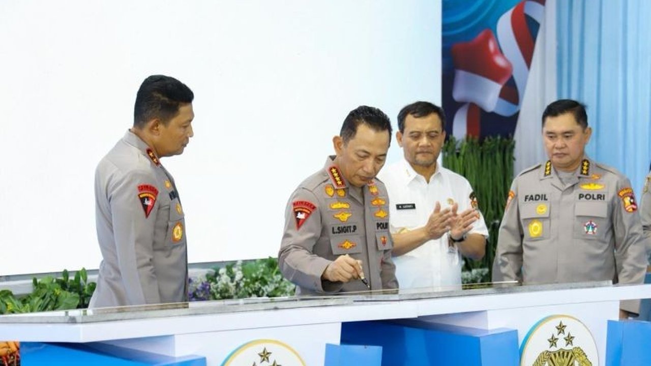 Polda Jawa Tengah, bagian dari Polri, gencar membangun 100 Satuan Pelayanan Pemenuhan Gizi (SPPG) untuk mendukung perbaikan gizi masyarakat dan program makanan gratis. Simak detailnya!