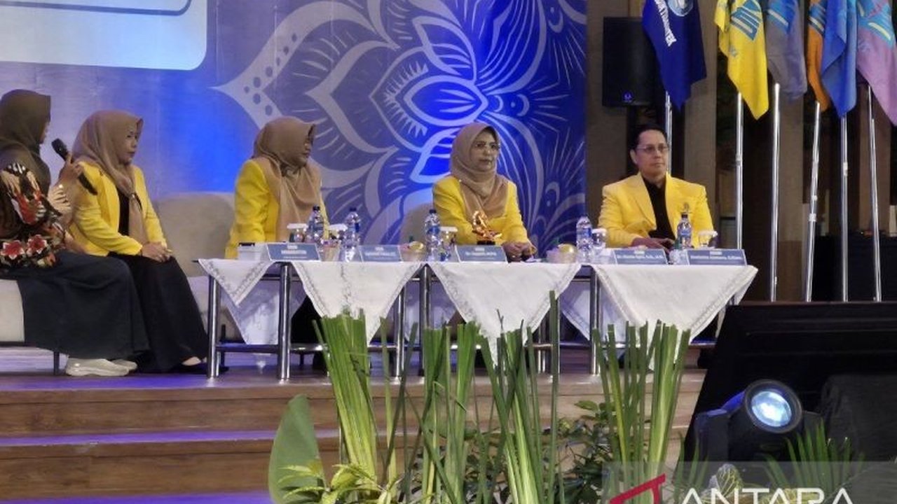 Universitas Terbuka (UT) Surabaya membekali 1.065 calon wisudawan dengan seminar literasi data, mempersiapkan mereka menghadapi tantangan dan peluang karier di era digital. Simak strategi praktisnya!