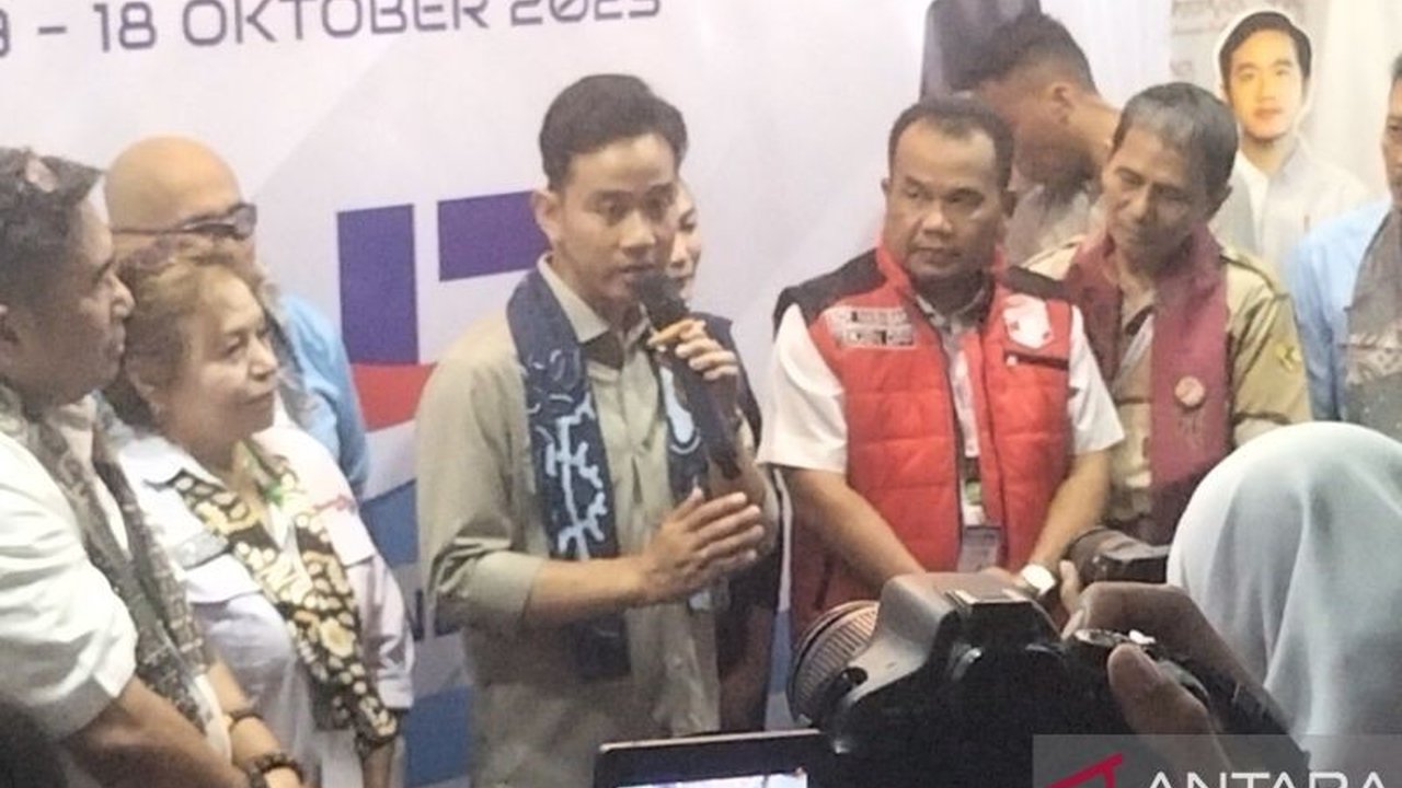 Wapres Gibran Rakabuming Raka mengajak relawan Prabowo-Gibran mendoakan Presiden Prabowo Subianto yang baru berulang tahun ke-74, menekankan pentingnya dukungan.