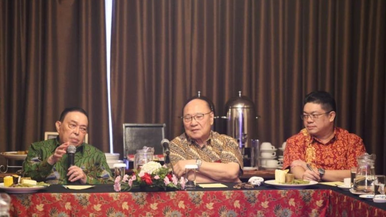 Wakil Gubernur Sulawesi Barat mengumumkan Investor Kelapa Sulbar siap membangun laboratorium uji produk kelapa. Langkah ini diharapkan mempermudah sertifikasi ekspor dan meningkatkan ekonomi daerah.