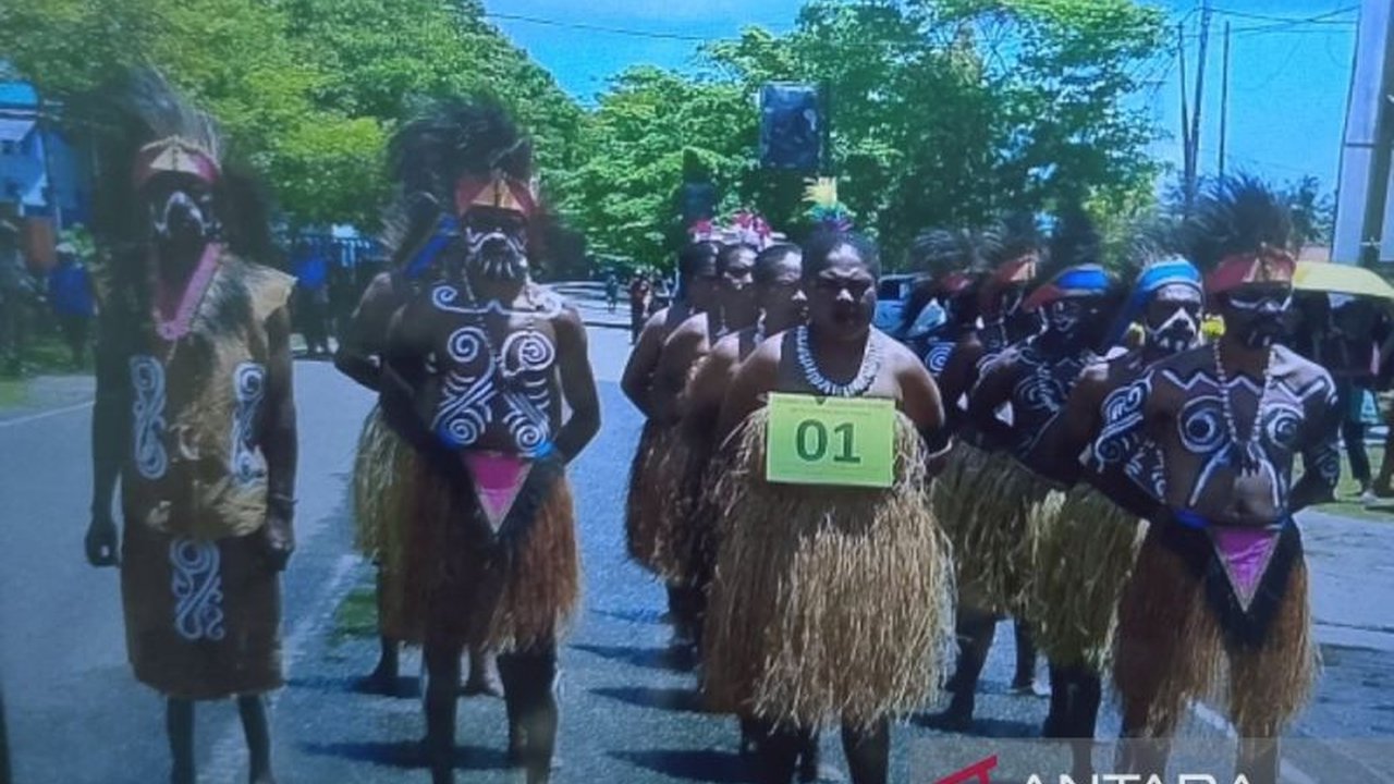 Pemerintah Kabupaten Biak Numfor menggelar Festival Budaya Biak 2025 dengan beragam atraksi unik, termasuk berjalan di atas batu panas. Simak tujuan utama dan dampaknya!