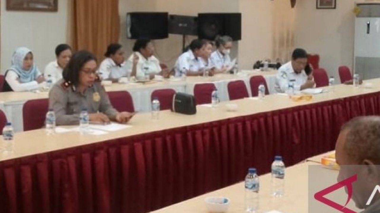 Badan Pengarah Percepatan Pembangunan Otonomi Khusus Papua (BP3OKP) mendesak investor di Biak Numfor memprioritaskan Pekerja OAP. Simak alasan penting di balik kebijakan ini!