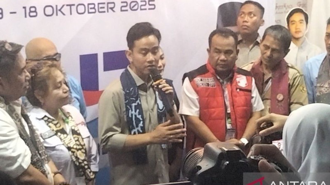 Wapres Gibran Rakabuming Raka meminta relawan Prabowo-Gibran tidak terpancing isu negatif yang menyerangnya, menegaskan fokus pada kerja nyata.