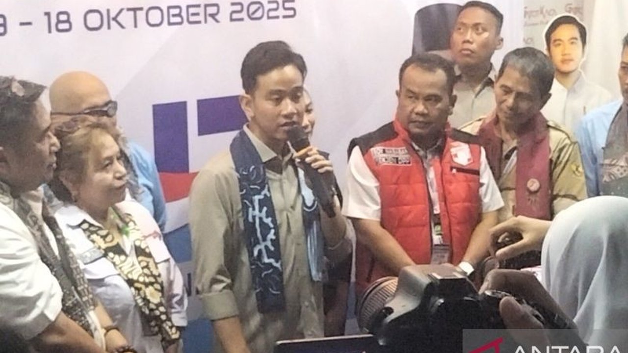 Wapres Gibran Rakabuming Raka meminta relawan Prabowo-Gibran untuk aktif memantau program pemerintah seperti Makan Bergizi Gratis dan Sekolah Garuda. Mengapa pengawasan ini krusial?