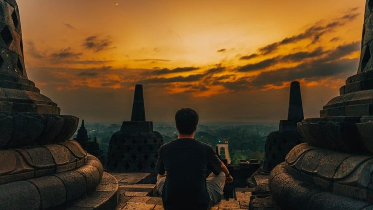 Pengalaman ikonik Borobudur Sunrise kini tersedia setiap hari bagi wisatawan reguler dan pelajar. InJourney Destination Management membuka akses naik candi, simak detailnya!