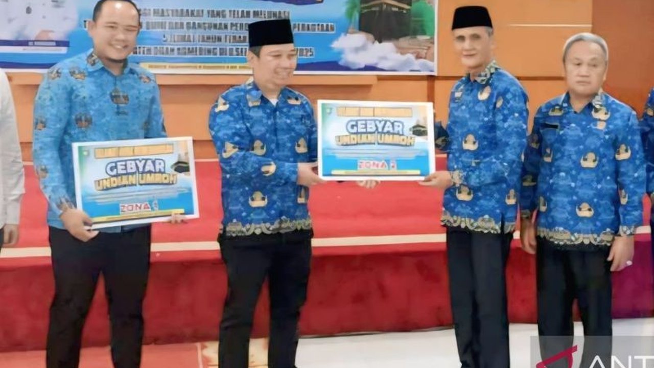 Pemkab OKU Selatan memberikan Hadiah Umrah Wajib Pajak PBB-P2 sebagai bentuk apresiasi. Siapa saja warga beruntung yang bisa berangkat ke Tanah Suci?