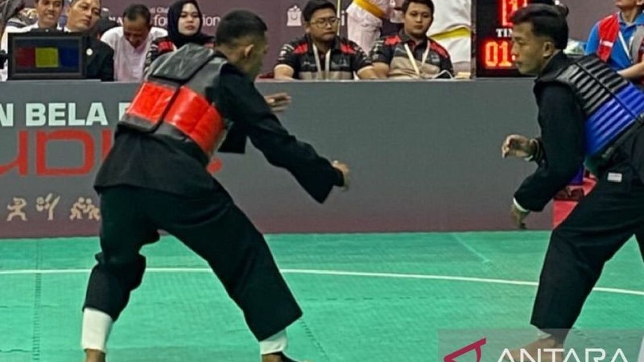 Dua Pesilat Maluku, Arwin Ibrahim dan Eka Polpoke, berhasil melaju ke perempat final PON Bela Diri 2025 di Kudus. Mereka hanya butuh satu kemenangan lagi untuk mengamankan medali.