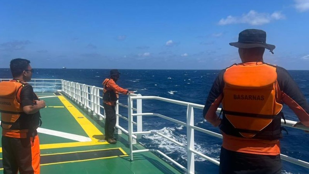 Tim SAR gabungan memperluas area pencarian kapal ambulans laut yang hilang di Selat Makassar hingga 110 NM. Setelah empat hari, belum ada tanda-tanda keberadaan kapal dan tiga penumpangnya. Apa yang sebenarnya terjadi?