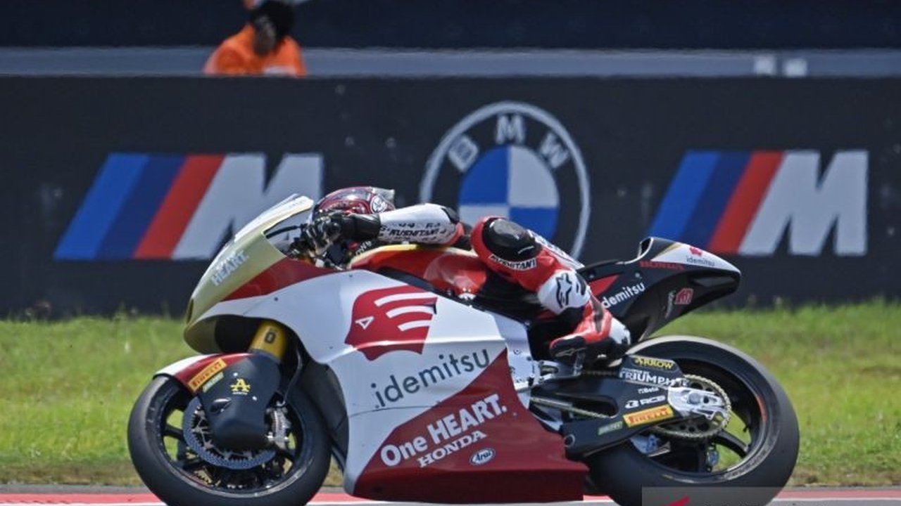 Pembalap Indonesia Mario Aji akan memulai balapan Moto2 Australia 2025 dari posisi ke-16, sementara Joel Kelso mencetak sejarah pole position Moto3 di Phillip Island. Bagaimana peluang Mario Aji di balapan utama?
