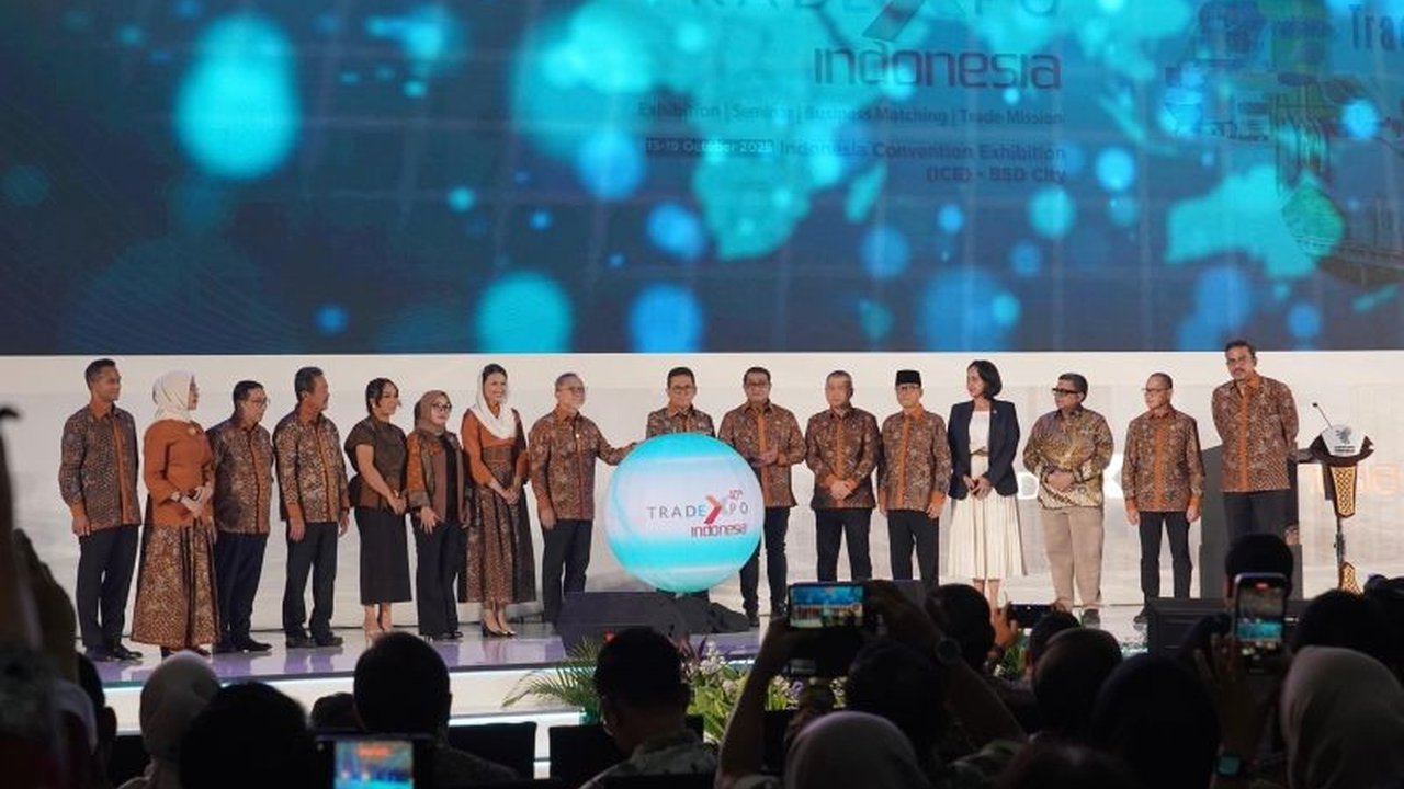 Wakil Menteri Perdagangan Dyah Roro Esti menegaskan Trade Expo Indonesia (TEI) 2025 adalah kesempatan emas bagi pelaku usaha menjajakan produk ke pasar global. Simak detail target transaksi dan peserta pameran!