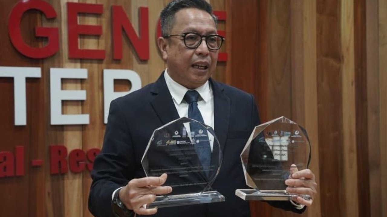 Indonesia kembali menorehkan prestasi gemilang dengan meraih dua Penghargaan Lingkungan PBB atas ketegasan penegakan hukum terhadap kejahatan lingkungan lintas batas. Simak detail pencapaiannya!