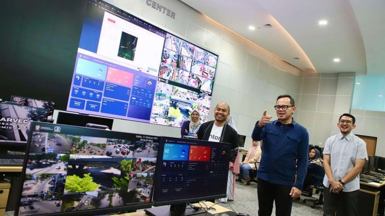 Wakil Menteri Dalam Negeri Bima Arya Sugiarto mengapresiasi Pelayanan Publik Digital Makassar yang dinilai canggih dan transparan, akankah inovasi ini menjadi percontohan nasional?