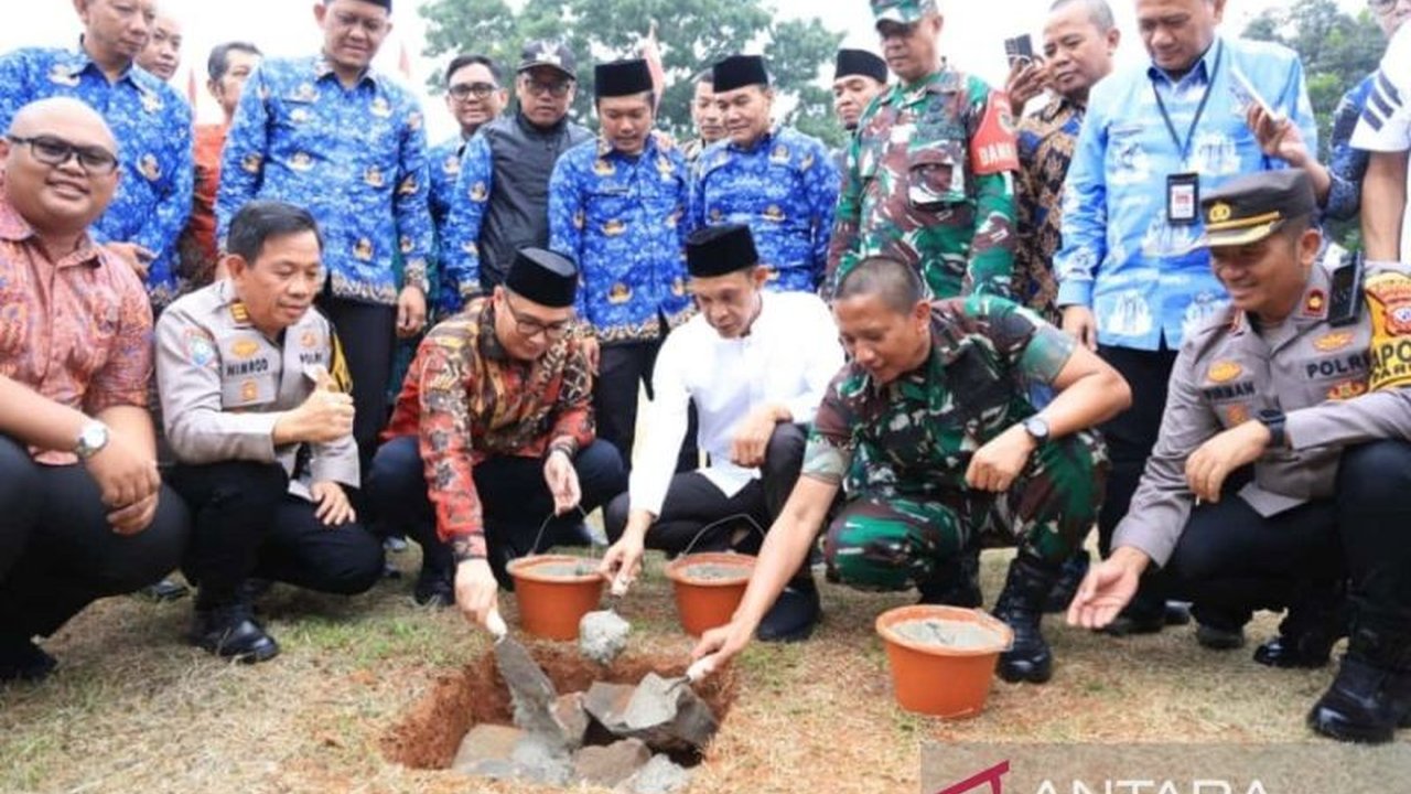 Wakil Bupati Bogor Jaro Ade tegaskan Koperasi Desa Merah Putih jadi fondasi kemandirian ekonomi desa. Pembangunan 800 KDKMP serentak di seluruh Indonesia resmi dimulai.