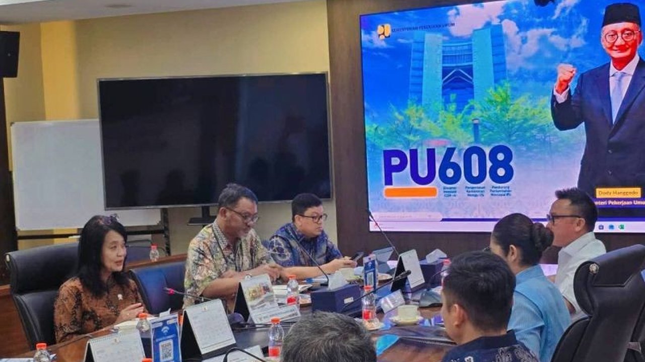 Pemerintah Kabupaten Morowali Utara (Morut) serius mengusulkan delapan ruas jalan strategis senilai Rp447 miliar agar masuk program Inpres Jalan Daerah, demi konektivitas dan ekonomi lokal.