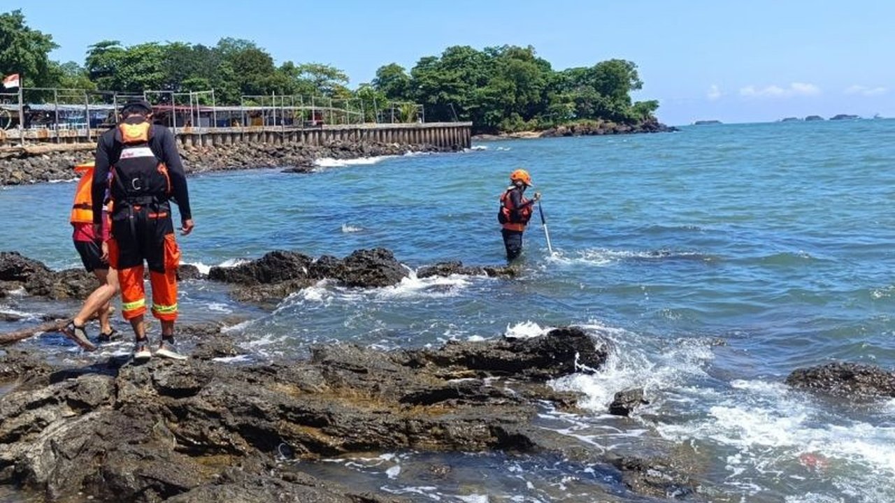 Tim SAR gabungan berhasil menemukan M Rasyid Al Fauzi, remaja tenggelam di Balikpapan, setelah dua hari pencarian. Korban ditemukan meninggal di Pantai Melawai, menyisakan duka mendalam.