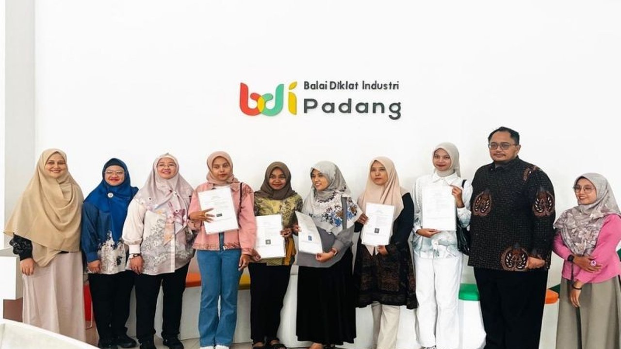 Pemerintah Kota Padang terus menyosialisasikan pentingnya HAKI UMKM Padang kepada pelaku usaha untuk tingkatkan daya saing produk di pasar. Bagaimana HAKI melindungi inovasi mereka?