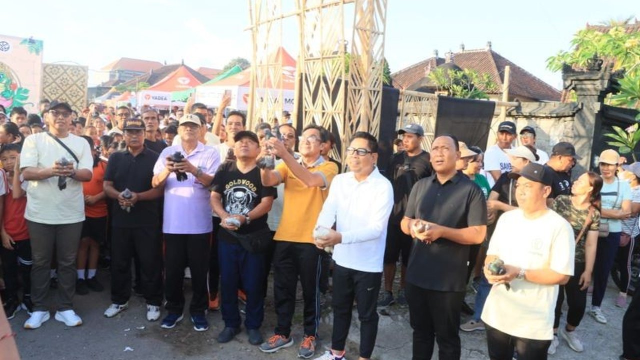 Peguyangan Festival di Denpasar sukses menjadi ajang kreatif warga, mempererat kebersamaan, dan menggeliatkan ekonomi lokal. Simak bagaimana Peguyangan Festival membawa dampak positif bagi Denpasar.