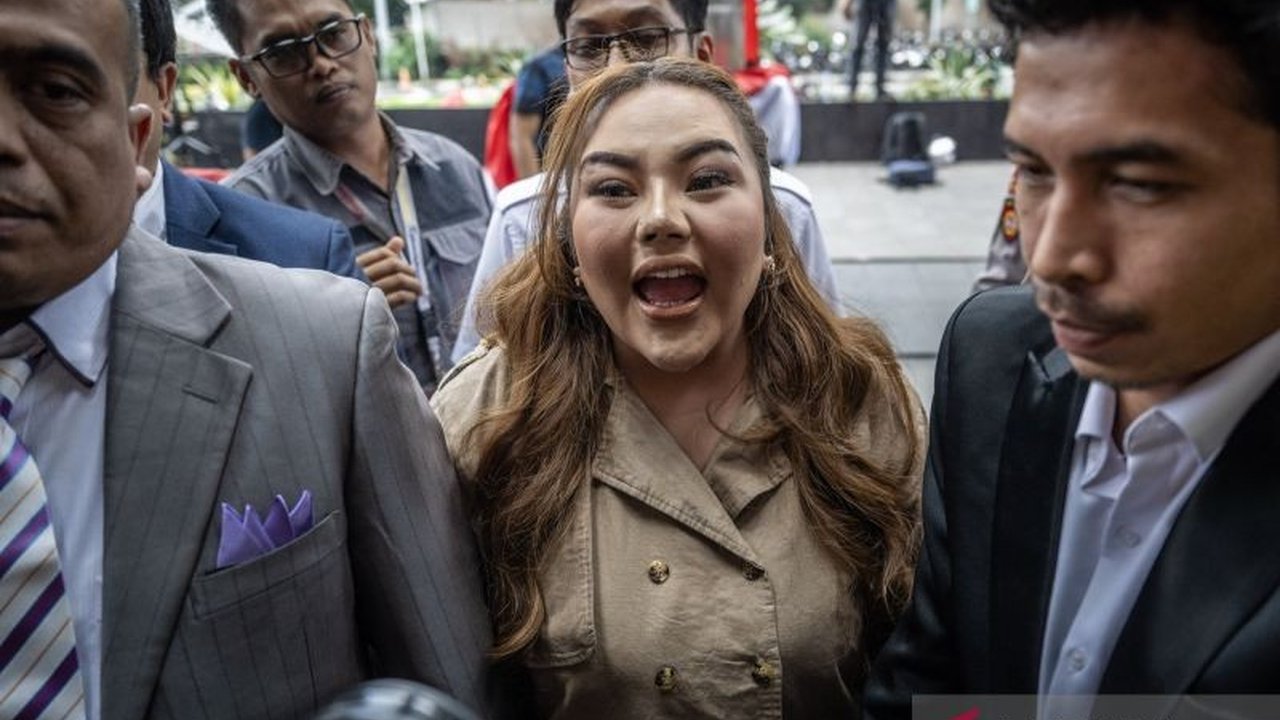 Bareskrim Polri periksa Lisa Mariana terkait kasus pencemaran nama baik. Hasil tes DNA Ridwan Kamil dan Lisa Mariana mengungkap fakta mengejutkan soal ayah biologis CA.