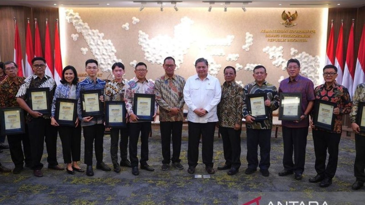 Pemerintah luncurkan Program Magang Lulusan Baru bagi 100 ribu fresh graduate untuk atasi pengangguran. Apa dampaknya bagi masa depan SDM Indonesia?