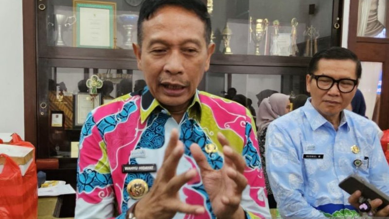 Pemkot Malang serius mendukung operasional bus TransJatim dengan menyiapkan anggaran Belanja Tidak Terduga (BTT) dan penataan ulang rute (rerouting) demi kelancaran angkutan pengumpan. Simak detailnya!