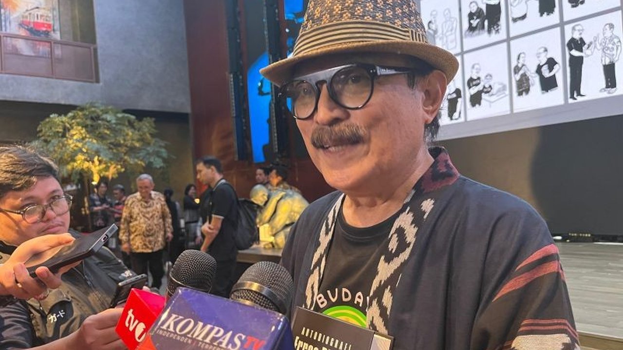Politikus dan budayawan Erros Djarot meluncurkan dua buku terbaru, 'Autobiografi Erros Djarot jilid 1' dan 'Erros Djarot Apa Kata Sahabat', yang sarat nilai kejujuran dan integritas.