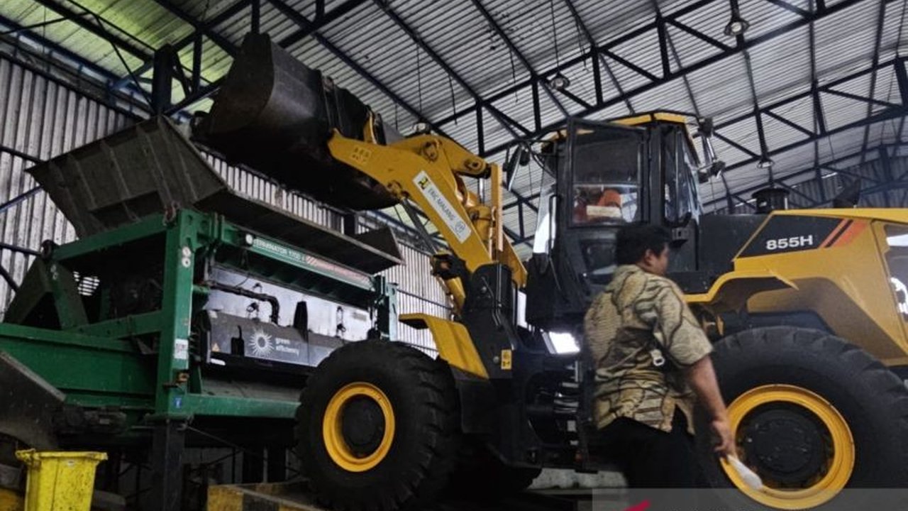 Pembangunan PSEL atau waste to energy menjadi strategi serius pemerintah untuk ketahanan energi nasional dan solusi efisien atasi sampah, ungkap Guru Besar UB. Bagaimana PSEL bekerja dan dampaknya?