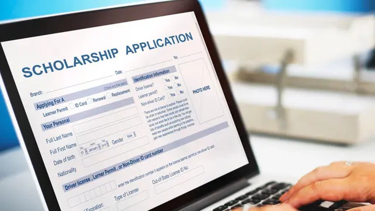 Ilustrasi Pendaftaran Beasiswa (freepik/rawpixel.com)