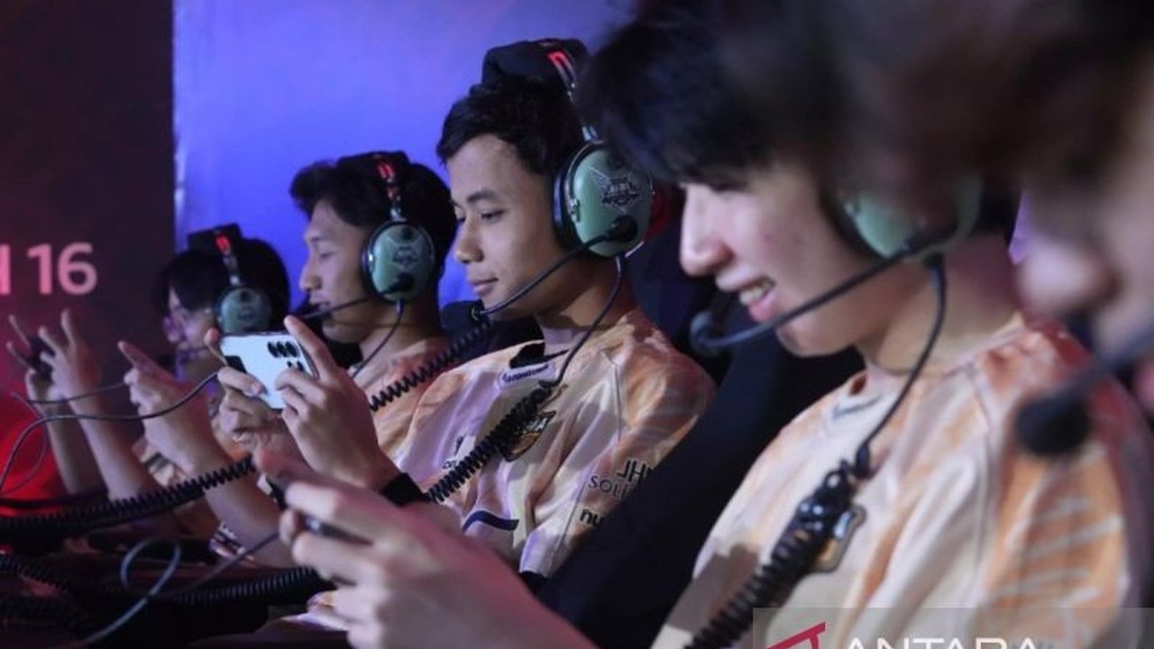 Dewa United Esports berhasil bangkit dari ketertinggalan dan menundukkan Geek Fam 2-1 di MPL ID S16, ditandai dengan aksi 'savage' perdana Maybeee yang memukau. Simak detail pertandingannya!