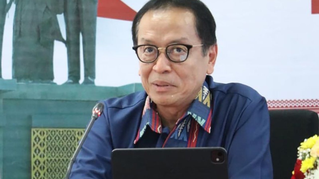 Otoritas Jasa Keuangan (OJK) dan pemerintah daerah (pemda) bersinergi memperkuat ekonomi NTT yang tumbuh positif, fokus pada sektor produktif seperti pertanian, perikanan, dan pariwisata. Bagaimana strategi OJK NTT dalam mendorong pertumbuhan ini?