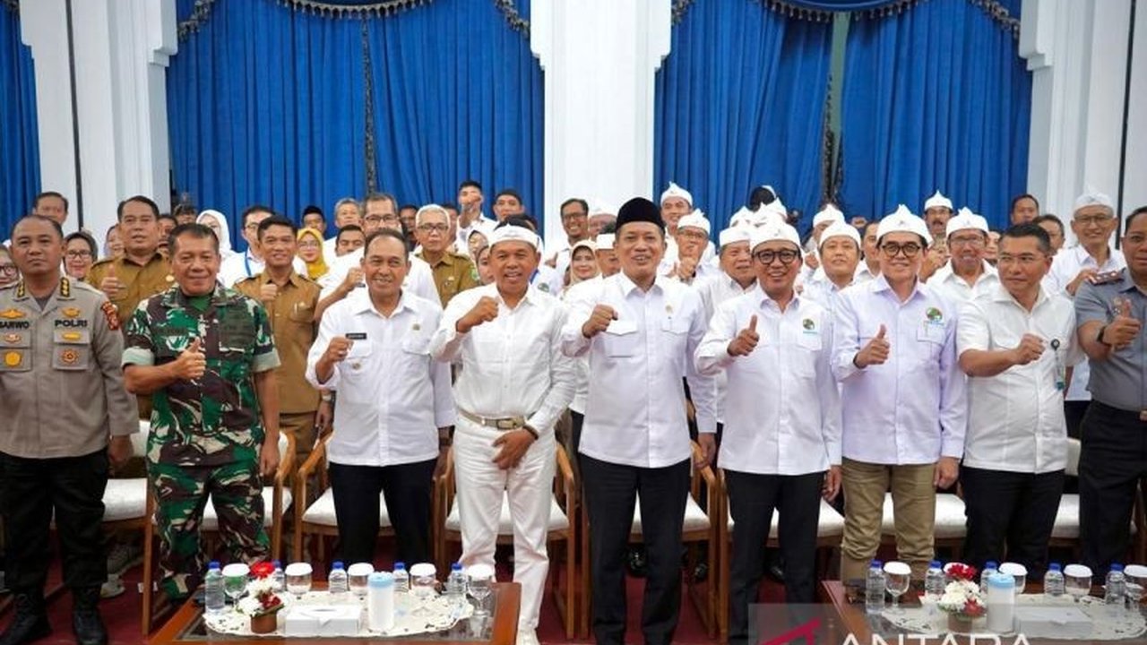 Gubernur Jawa Barat Dedi Mulyadi mengungkapkan pandangan mengejutkan tentang peran Koperasi dalam pengelolaan negara, menyamakan APBN/APBD dengan prinsip usaha bersama. Simak selengkapnya!