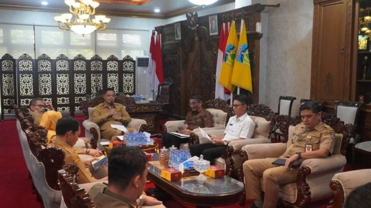 Masyarakat Karimunjawa mengusulkan agar wilayah mereka ditetapkan sebagai status kepulauan untuk mendapatkan subsidi transportasi dan akses yang lebih mudah. DPD RI meninjau aspirasi ini.