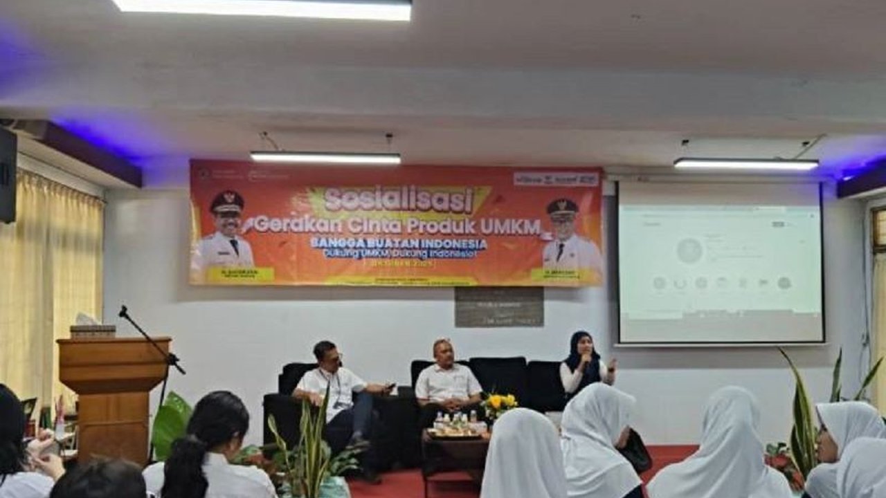 Pemkot Tangerang melalui Disperindagkop UKM mengajak siswa SMP dan SMA memanfaatkan media sosial untuk mempromosikan Gerakan Cinta Produk UMKM dan Bangga Buatan Indonesia, mendorong pertumbuhan ekonomi lokal.